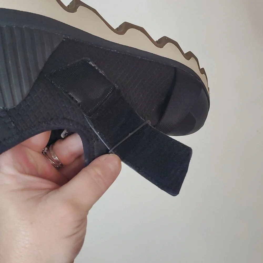 Sorel Kinetic Black Slip On Sneakers Size 8.5 Womens Hook & Loop Closure - Picture 14 of 14